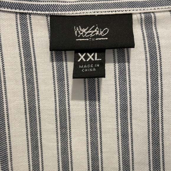 Mossimo button down top - Picture 4 of 7